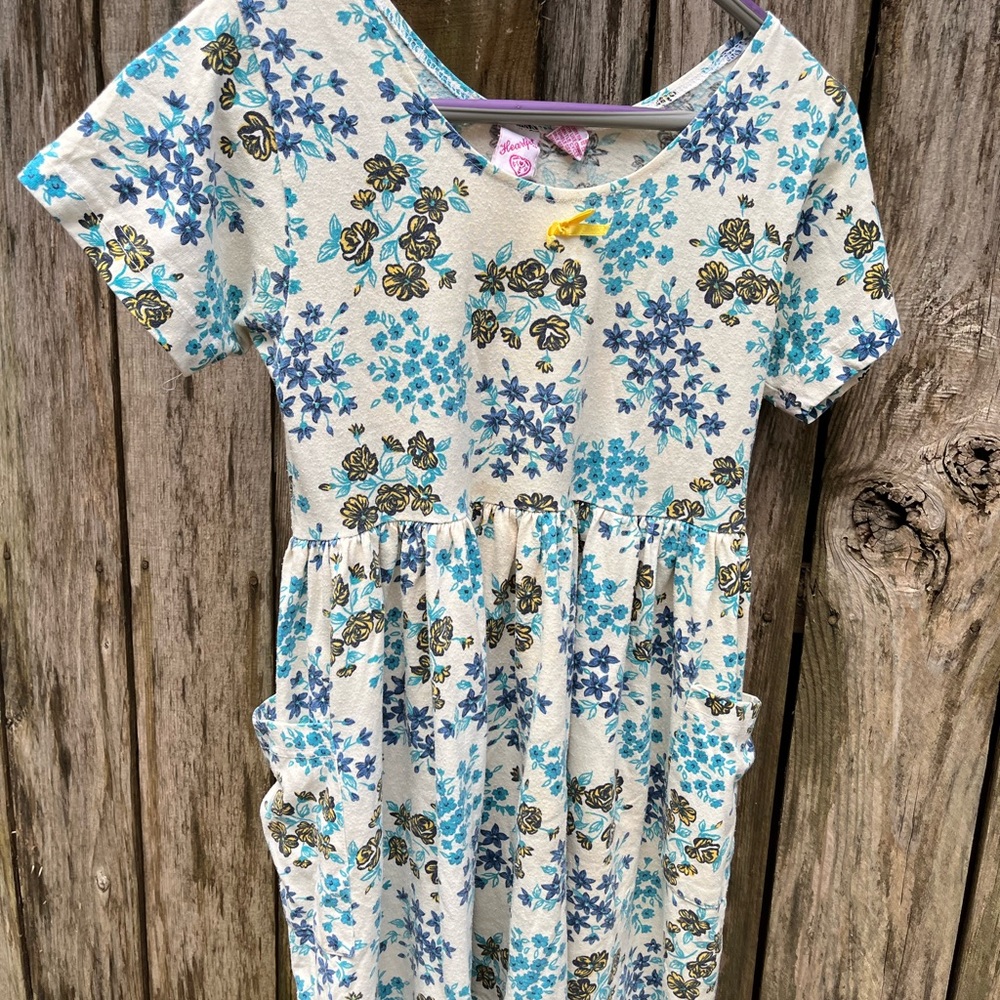 Vintage Heartfelt girls dress size 14, cotton blend, 2 pockets, flowers design